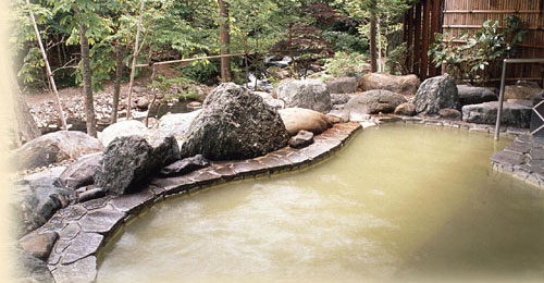 塩原温泉 にごり湯の旅館 秘湯の宿 元泉館 露天風呂