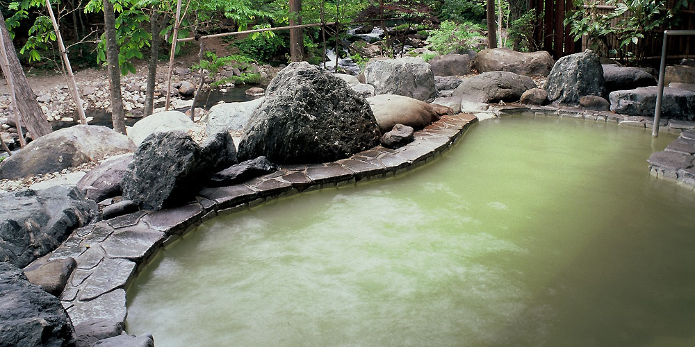 四季折々の変化にあふれる渓流露天風呂 元泉館 露天風呂